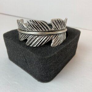 NWOT Rustic Cuff silver tone veined leaf bracelet cuff